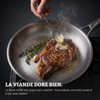 Une entrecôte saisie dans la poêle en titane martelé