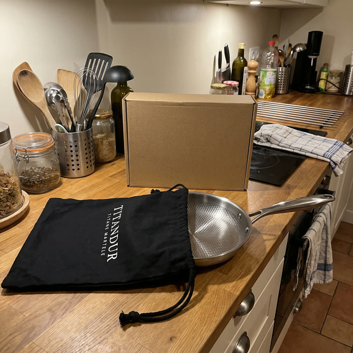 La poêle sortie du sac